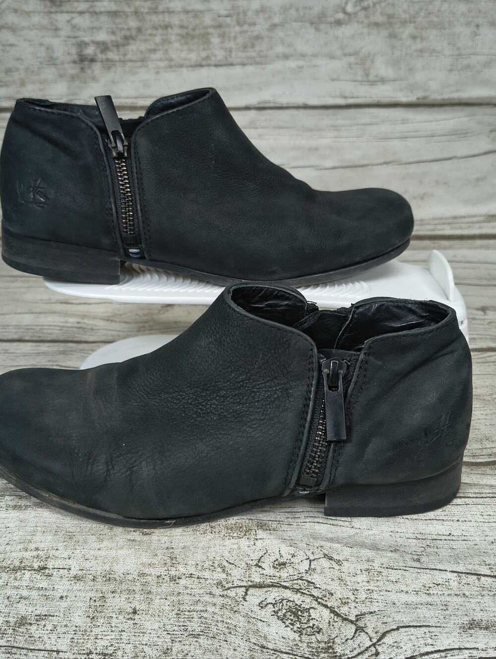 John Fluevog RFI Low Ankle Boots Black Leather Zip Up Women Size 6.5